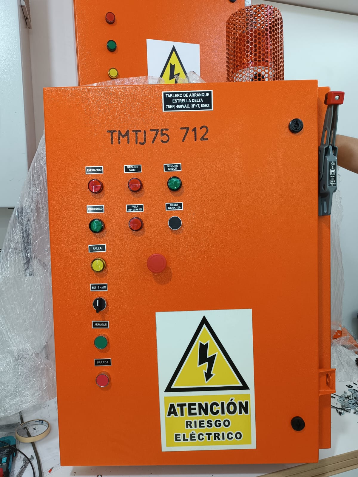 TABLERO ARRANCADOR DIRECTO NEMA 4, CON SISTEMA LOCK OUT Y PROTECCION GROUND FAULT GROUND CHECK - Imagen 3