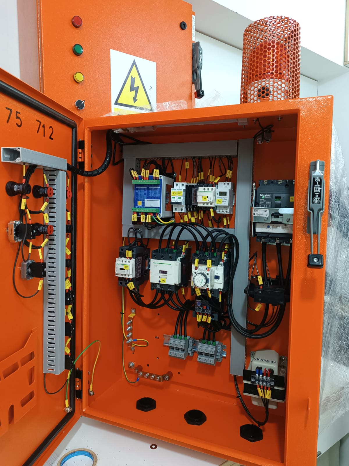 TABLERO ARRANCADOR ESTRELLA TRIANGULO NEMA 4, CON SISTEMA LOCK OUT Y PROTECCION GROUND FAULT Y GROUND CHECK - Imagen 2